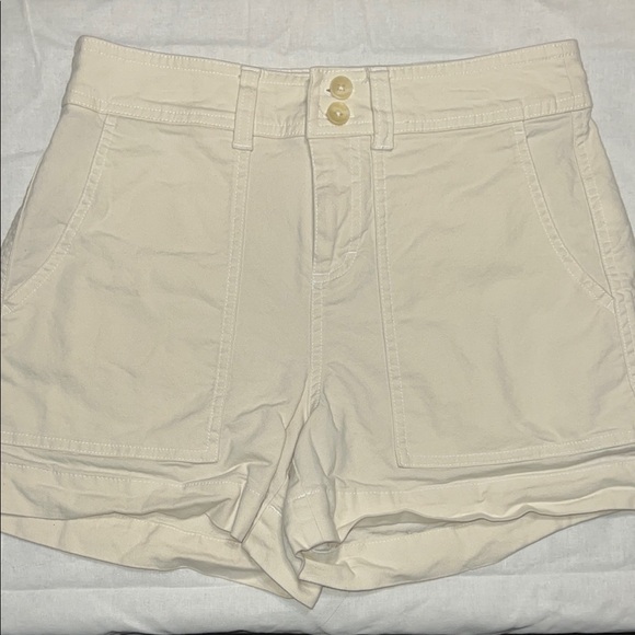 Women's Cream Shorts Deep Pockets Size 4 - Picture 1 of 4